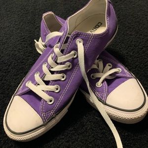 LIGHTLY WORN PURPLE CONVERSE